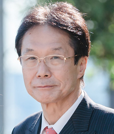 講師